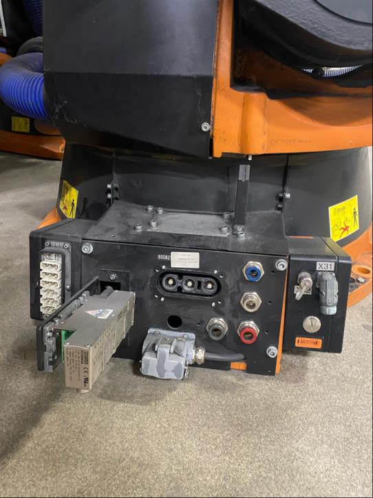 Roboty przemysłowe, maszyny do obróbki metalu, urządzenia pomiarowe i testujące itp.-9